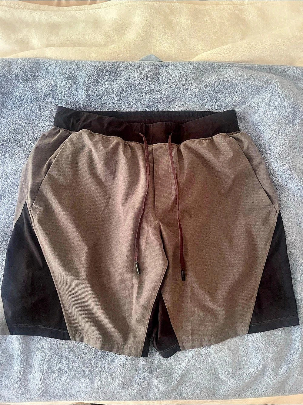 lululemon Athletic Shorts in Brown & Black Like New